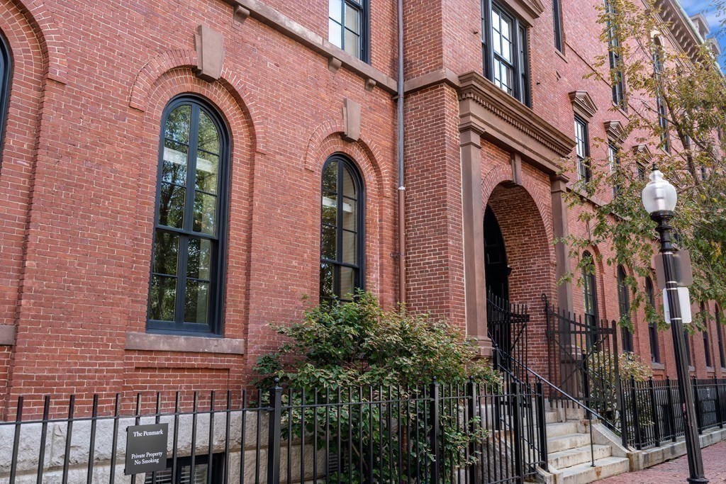 21 Father Francis Gilday St, South End