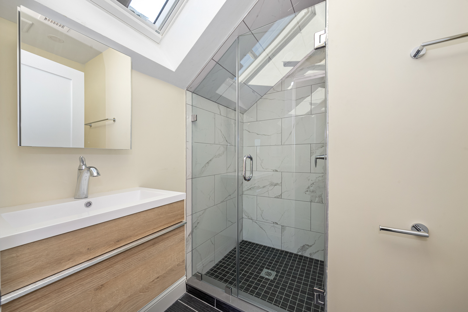 62 Bradbury Ave, Medford