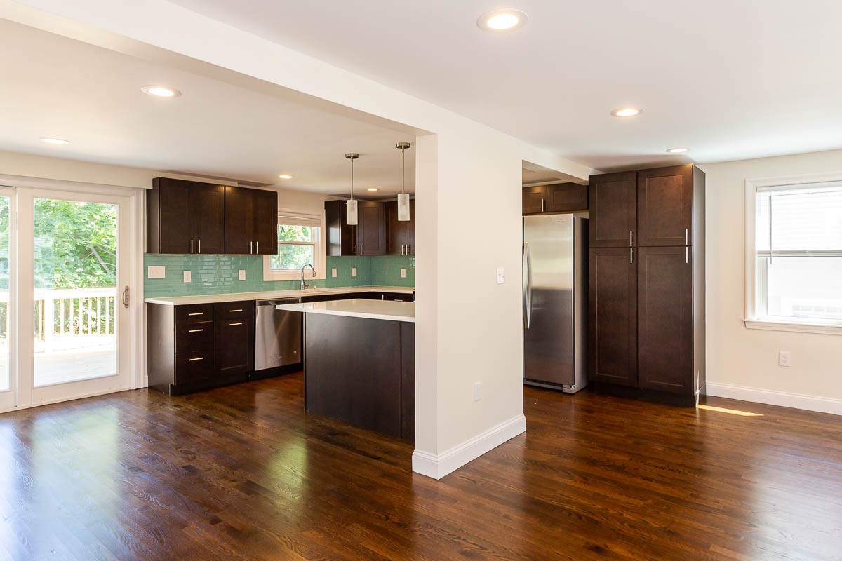 77 Rock Glen Rd, Medford