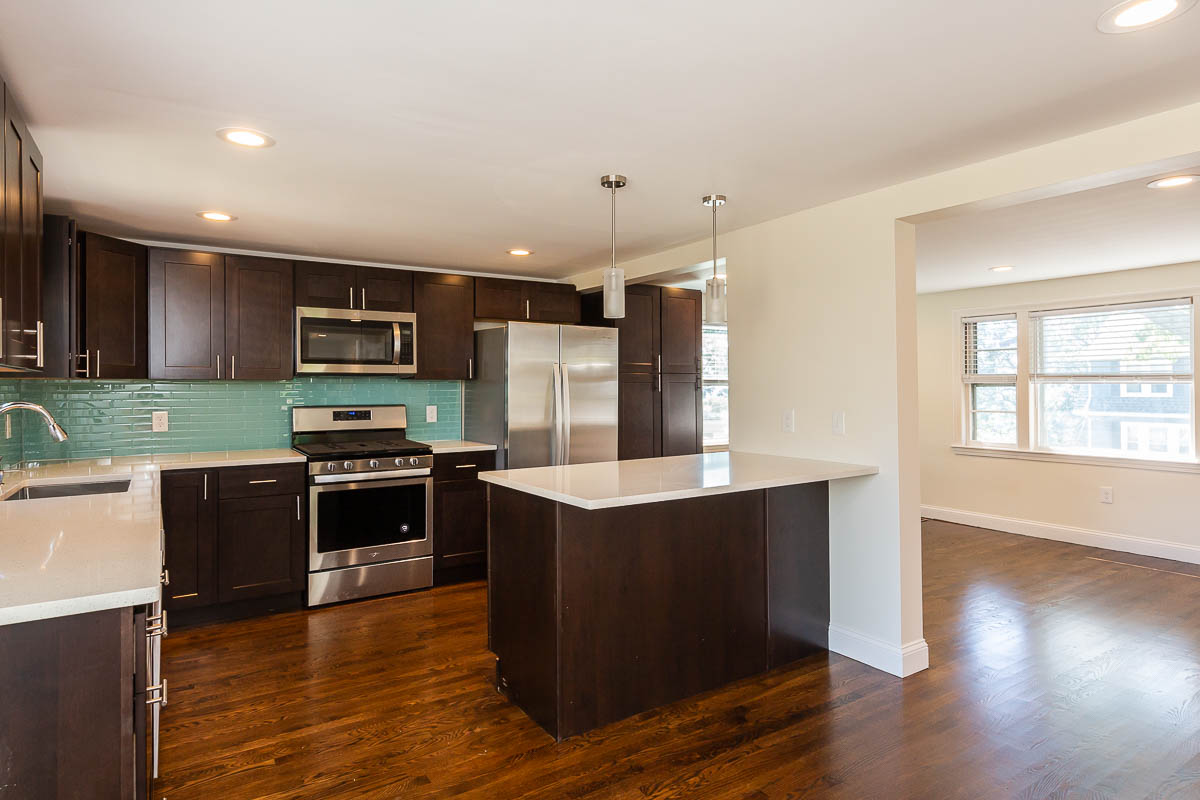 77 Rock Glen Rd, Medford