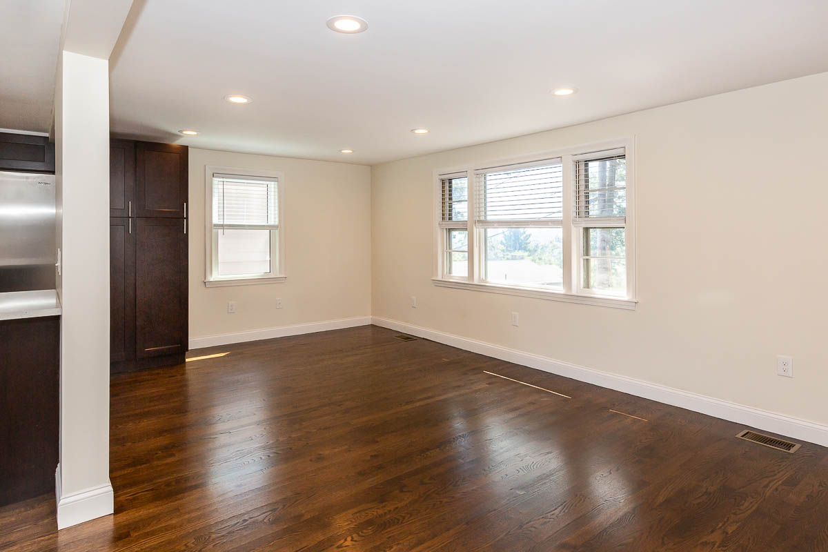 77 Rock Glen Rd, Medford