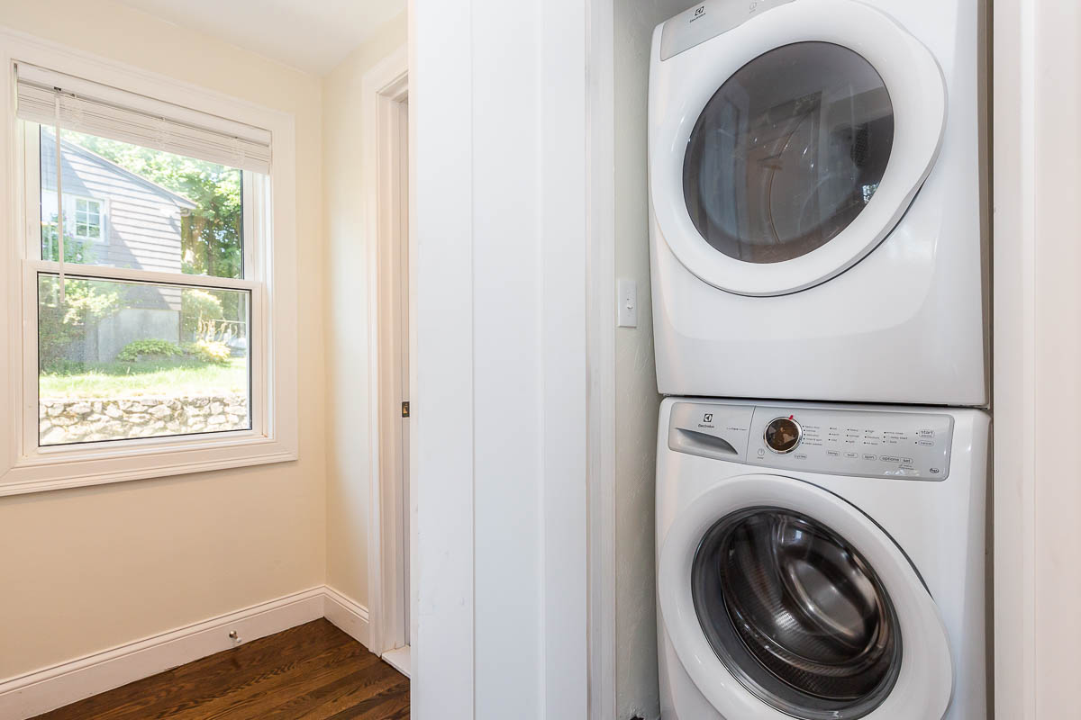 77 Rock Glen Rd, Medford