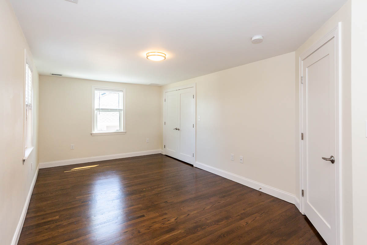 77 Rock Glen Rd, Medford