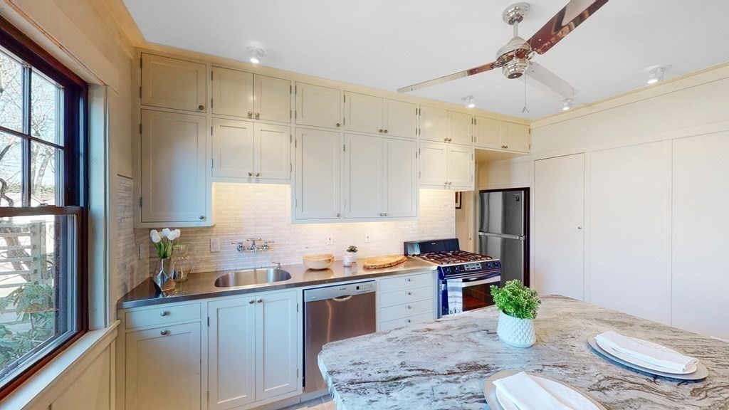 23 Halifax St, Jamaica Plain