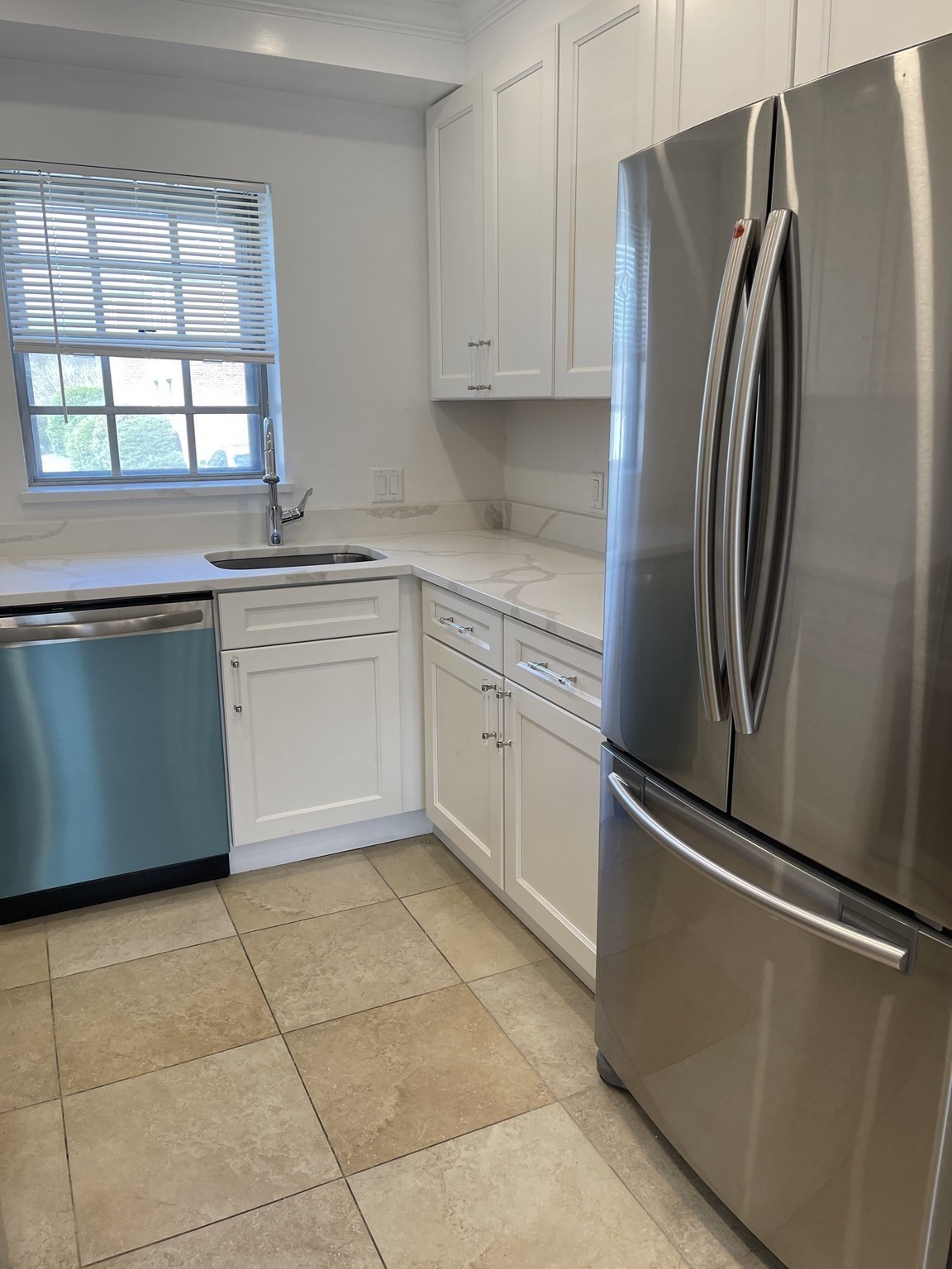 166 Lake Shore Rd, Oak Square