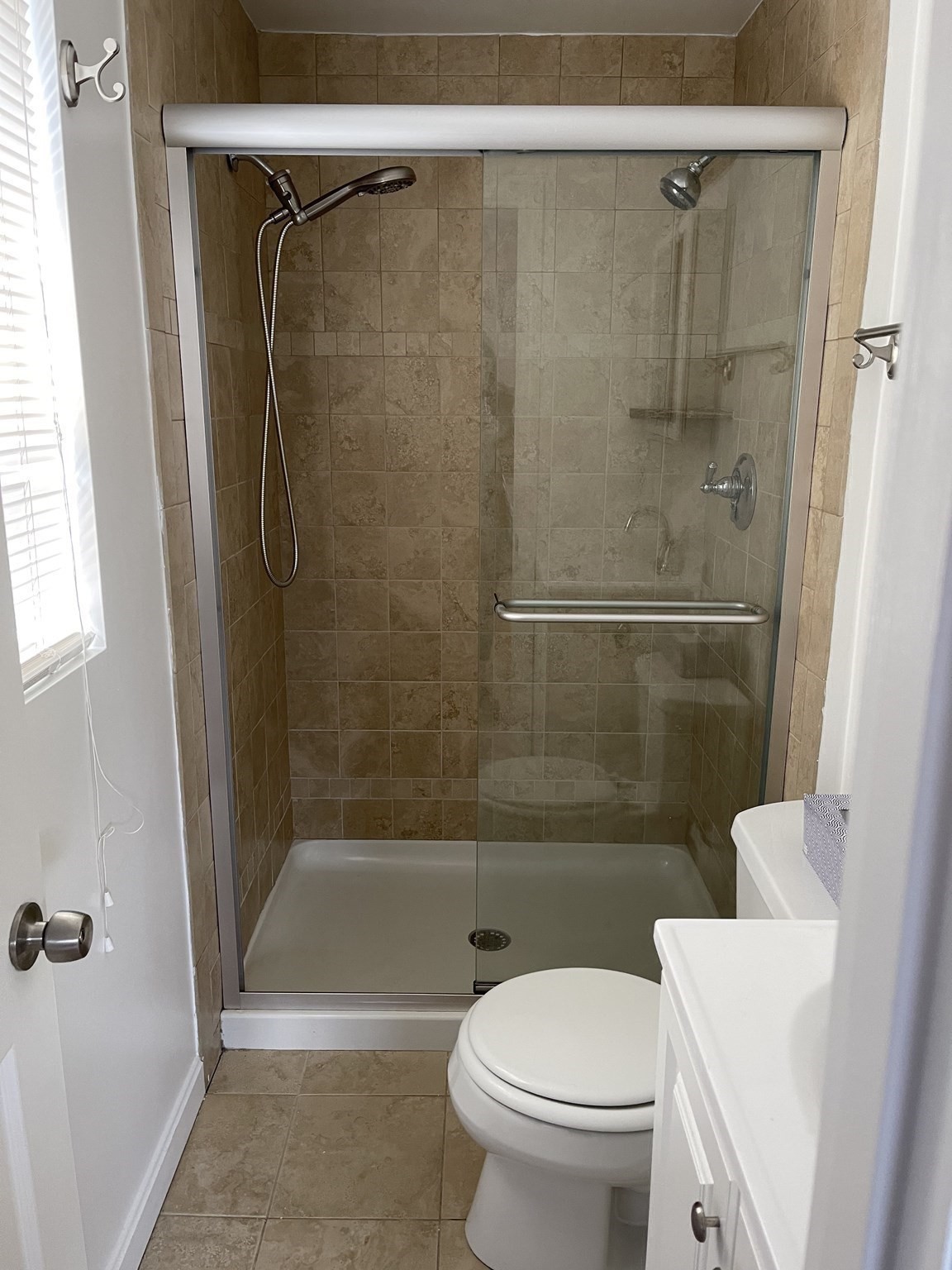 166 Lake Shore Rd, Oak Square