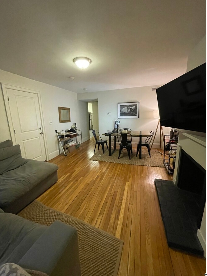 62 West Cedar St, Beacon Hill