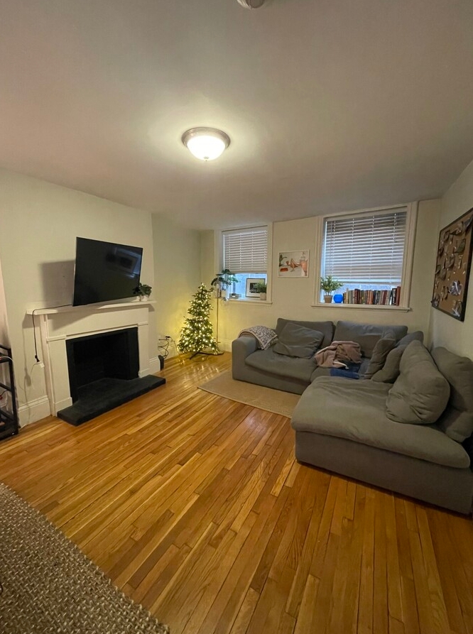 62 West Cedar St, Beacon Hill