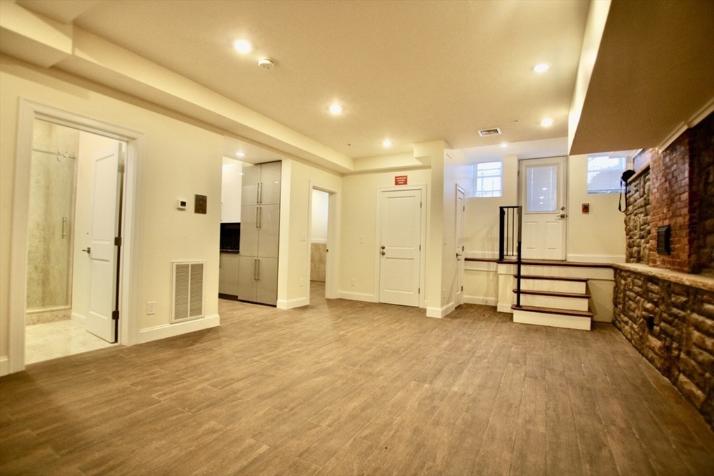 1616 Beacon St, Corey Hill