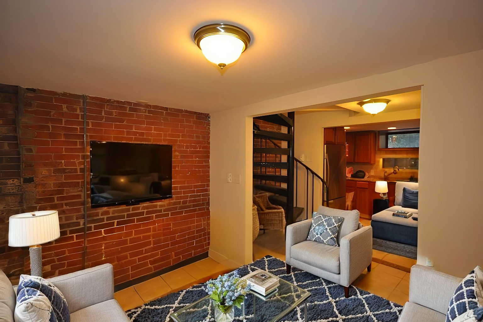 22 Sussex St, Roxbury