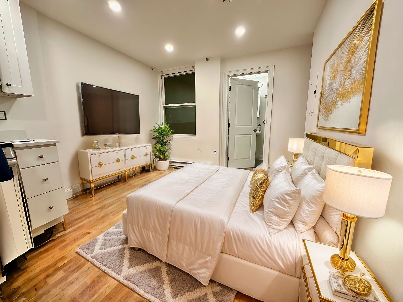 92 West Cedar, Beacon Hill