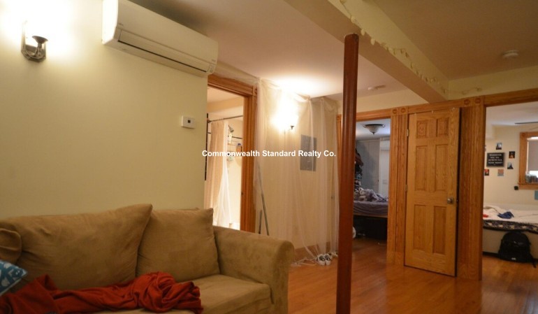 4 bed, 2 bath apartment for rent at 47 Garden St Unit 1, Beacon Hill — photo 7 of 8