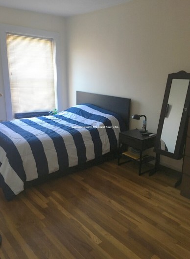 922 Beacon St, Fenway