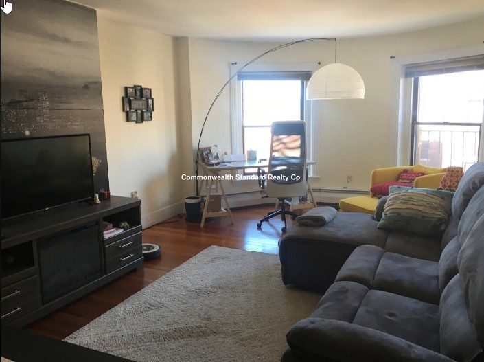 922 Beacon St, Fenway