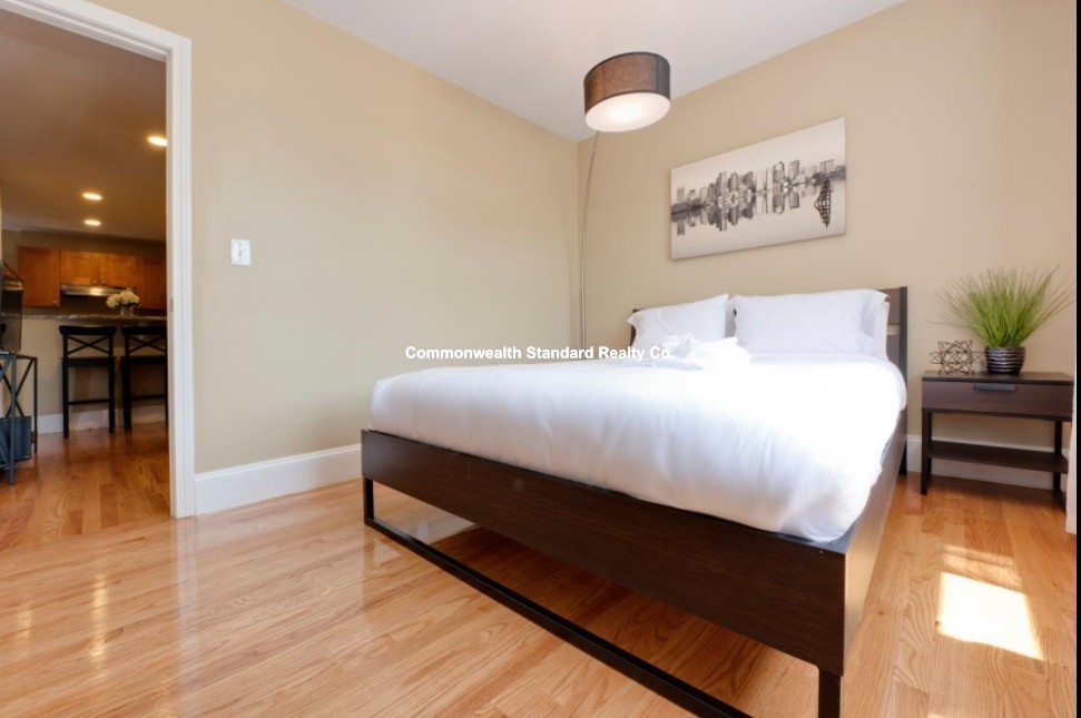 68 Egmont St, Coolidge Corner