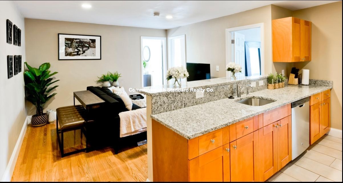 68 Egmont St, Coolidge Corner