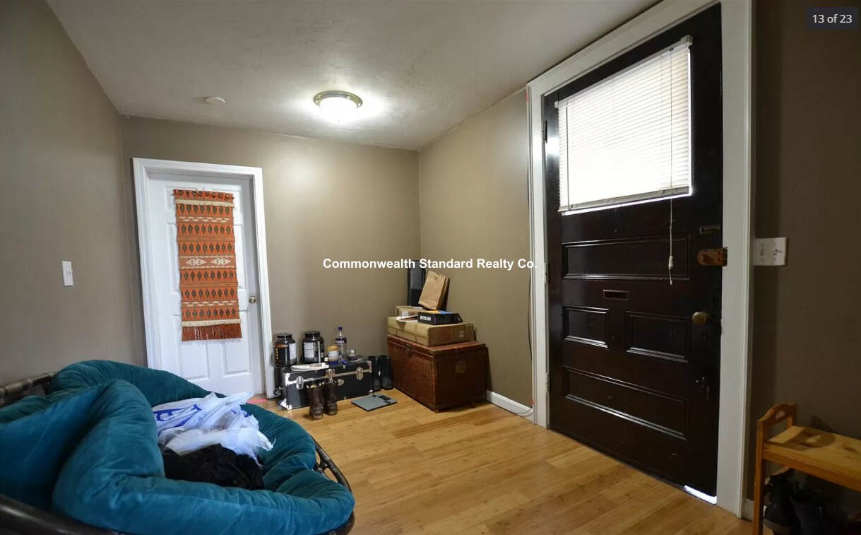 86 Linden St, Allston