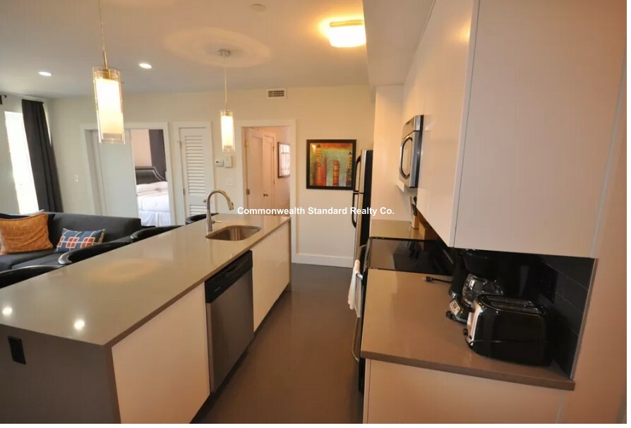 659 Massachusetts Ave, South End