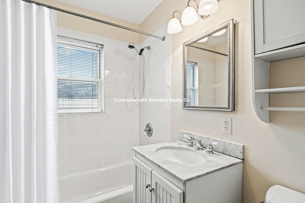 6 bed, 2 bath apartment for rent at 73 Halifax St Unit 2, Jamaica Plain — photo 10 of 14