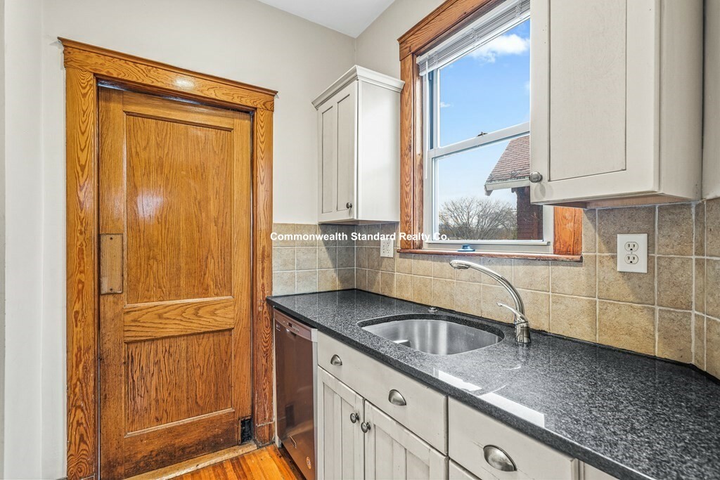 6 bed, 2 bath apartment for rent at 73 Halifax St Unit 2, Jamaica Plain — photo 7 of 14