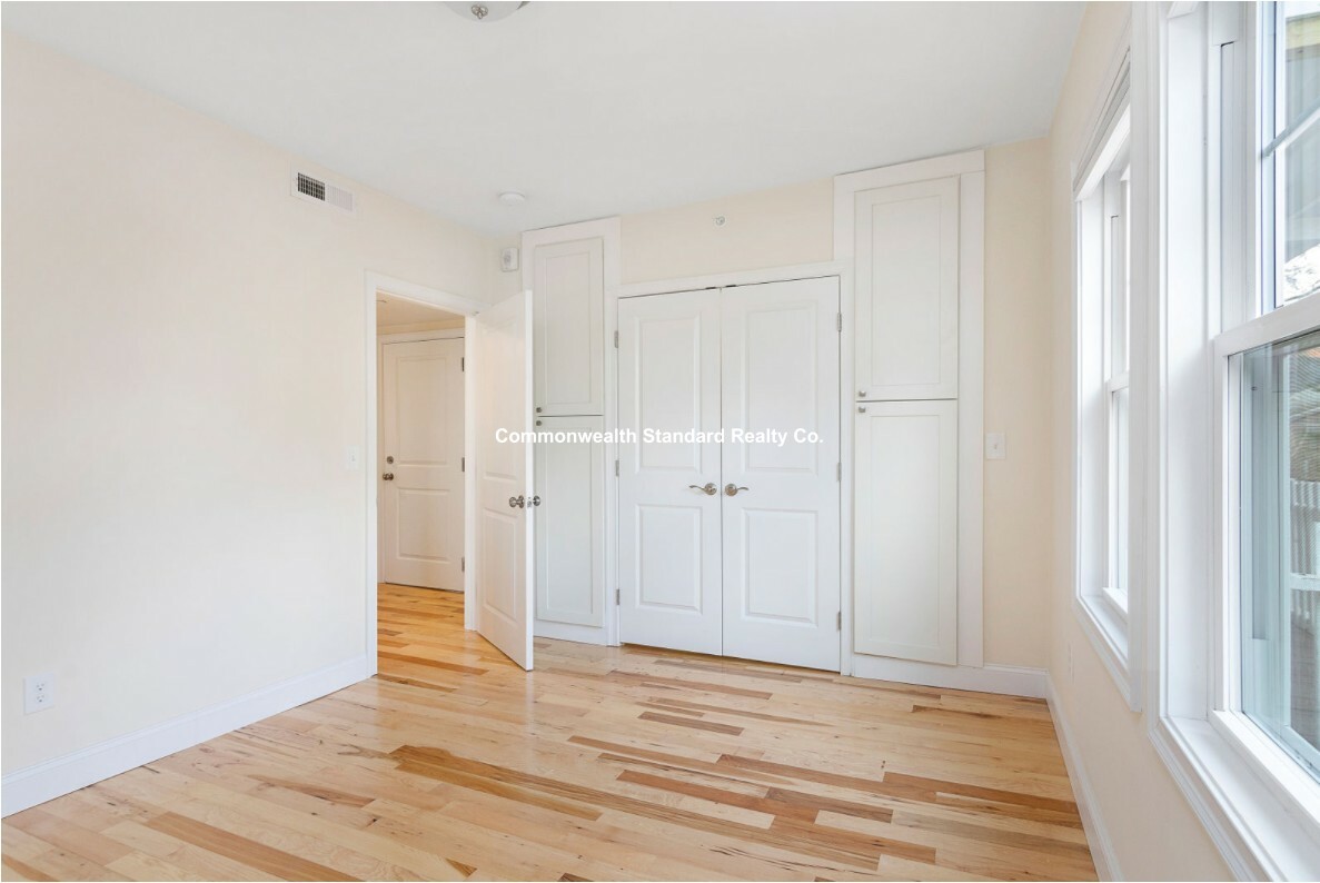 58 Boynton, Jamaica Plain