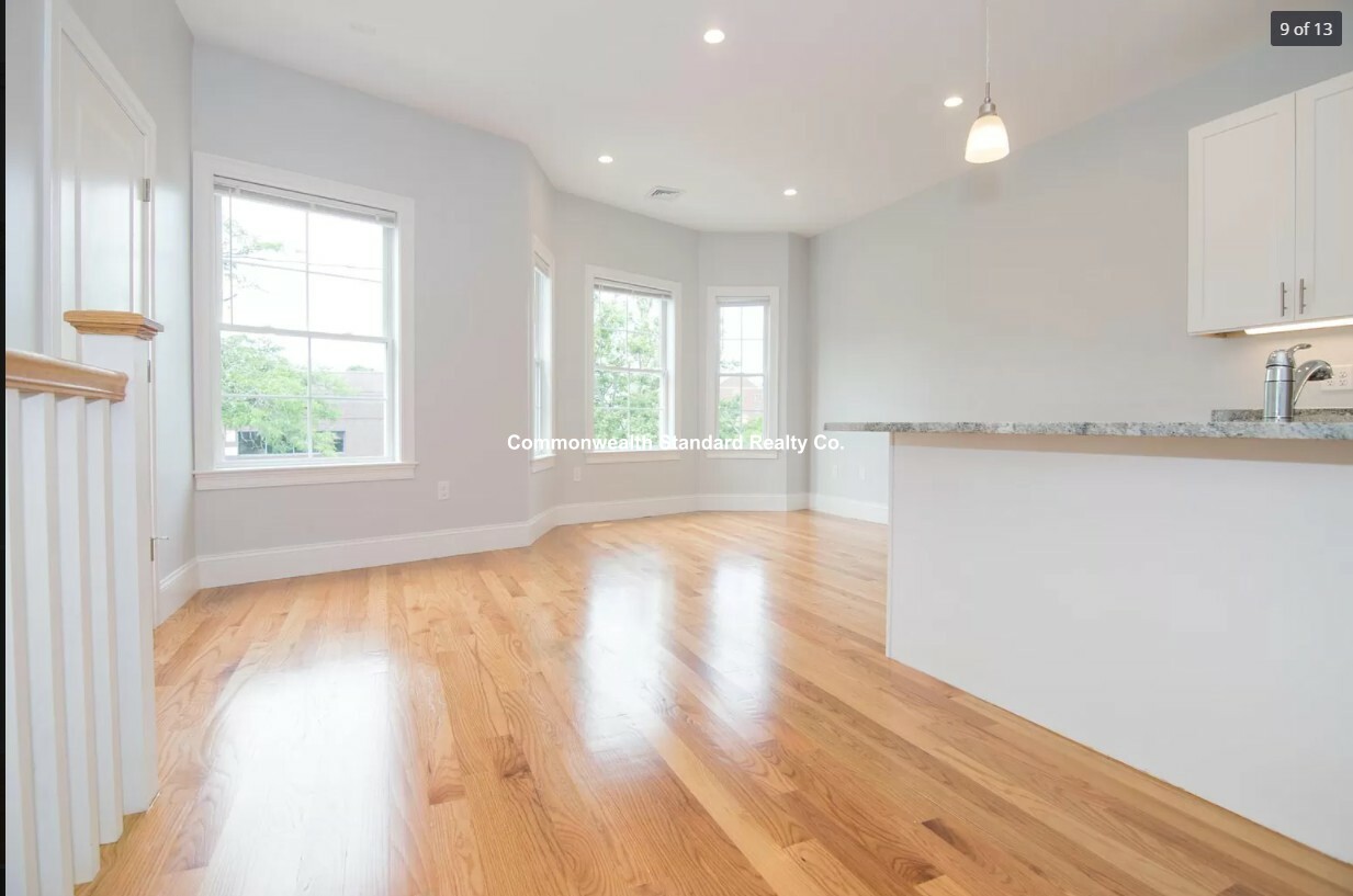 8 Islington St, Allston