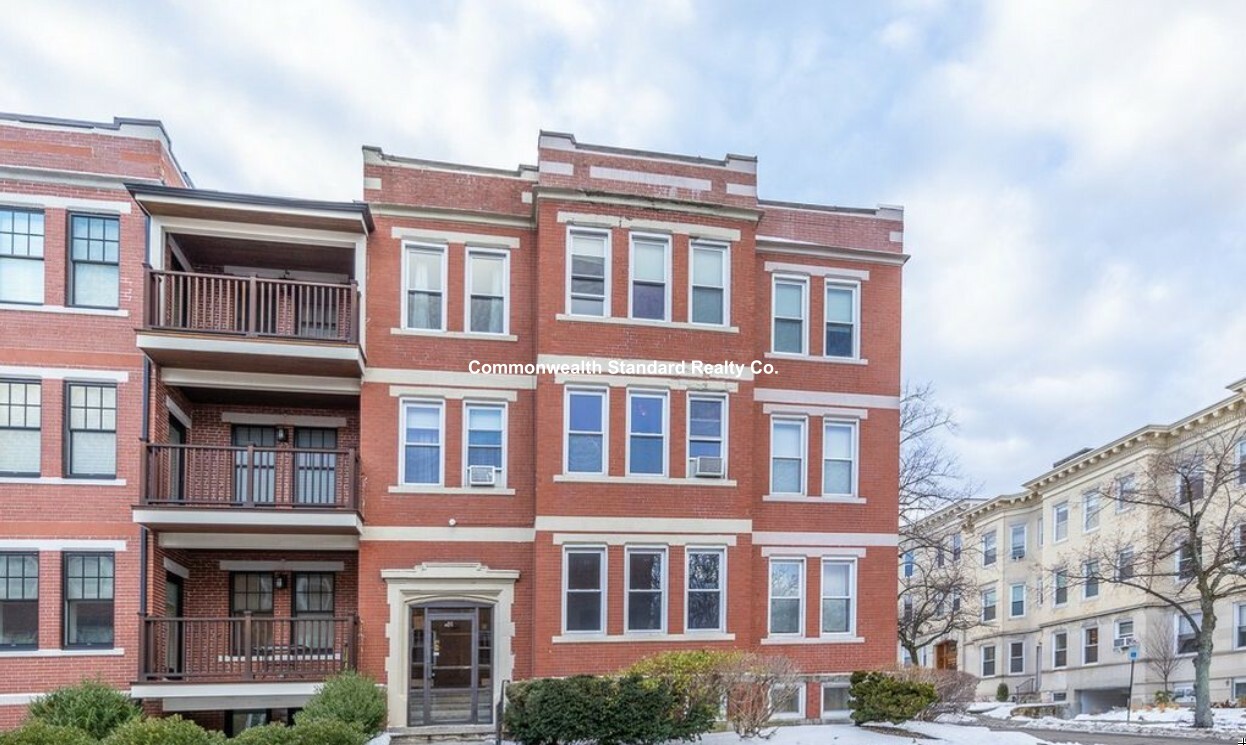 94 Pleasant St, Coolidge Corner