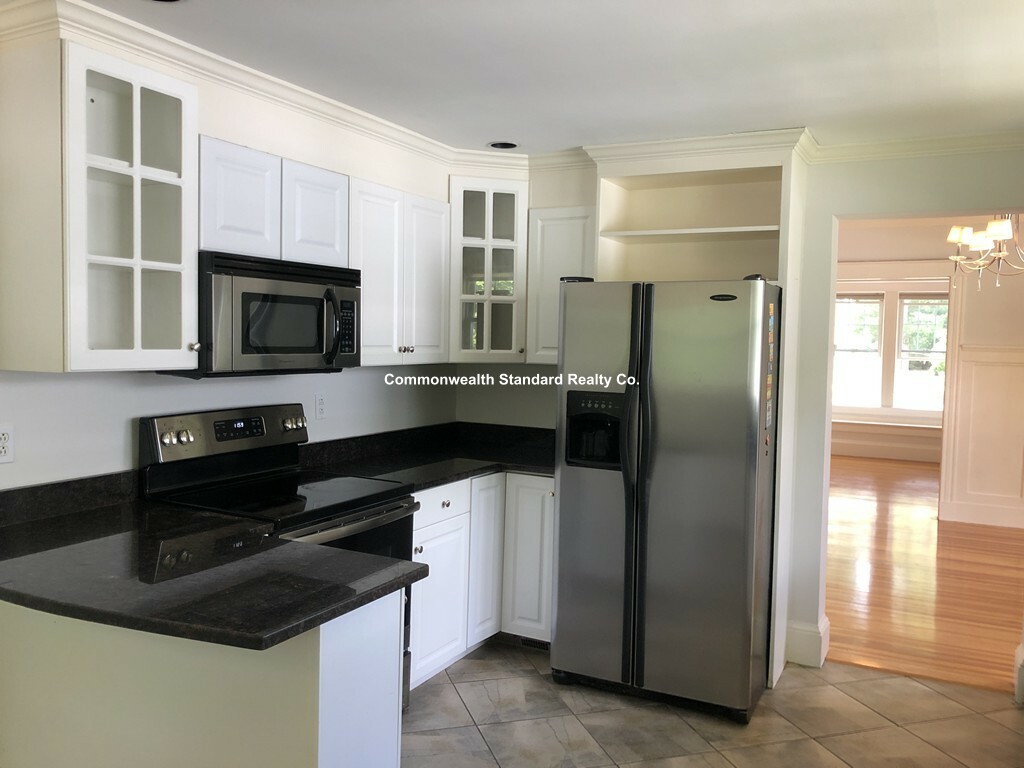 15 Hillside Rd, Newton