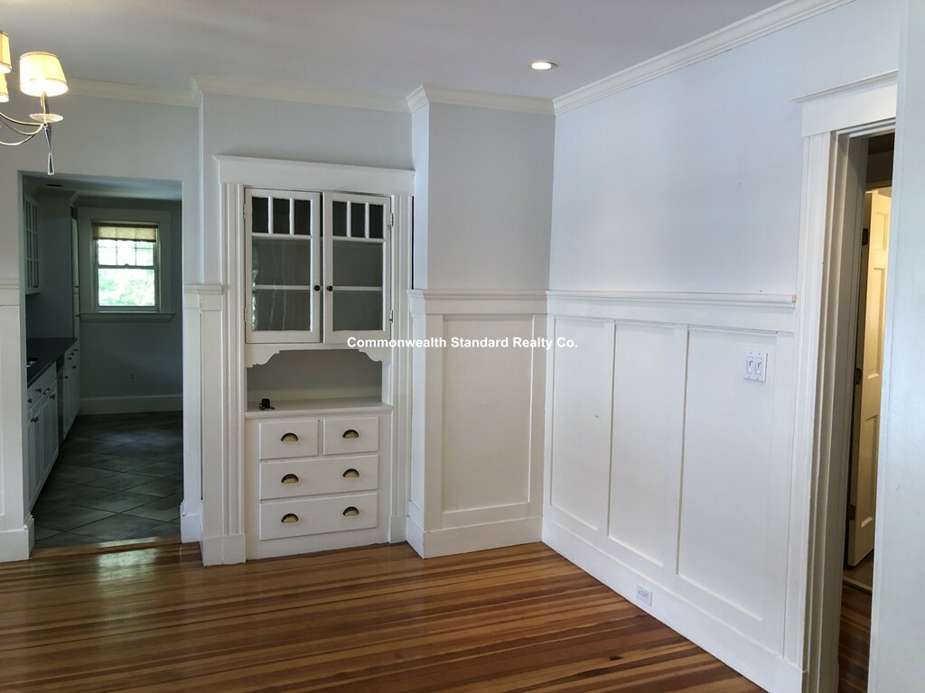 15 Hillside Rd, Newton