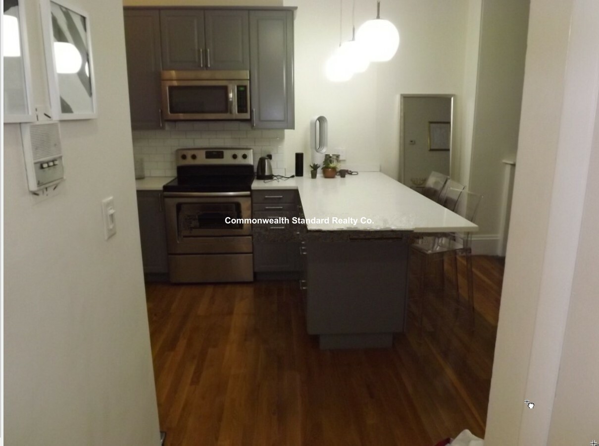 922 Beacon St, Fenway