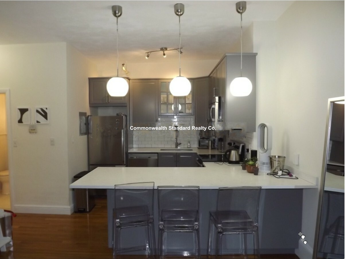 922 Beacon St, Fenway