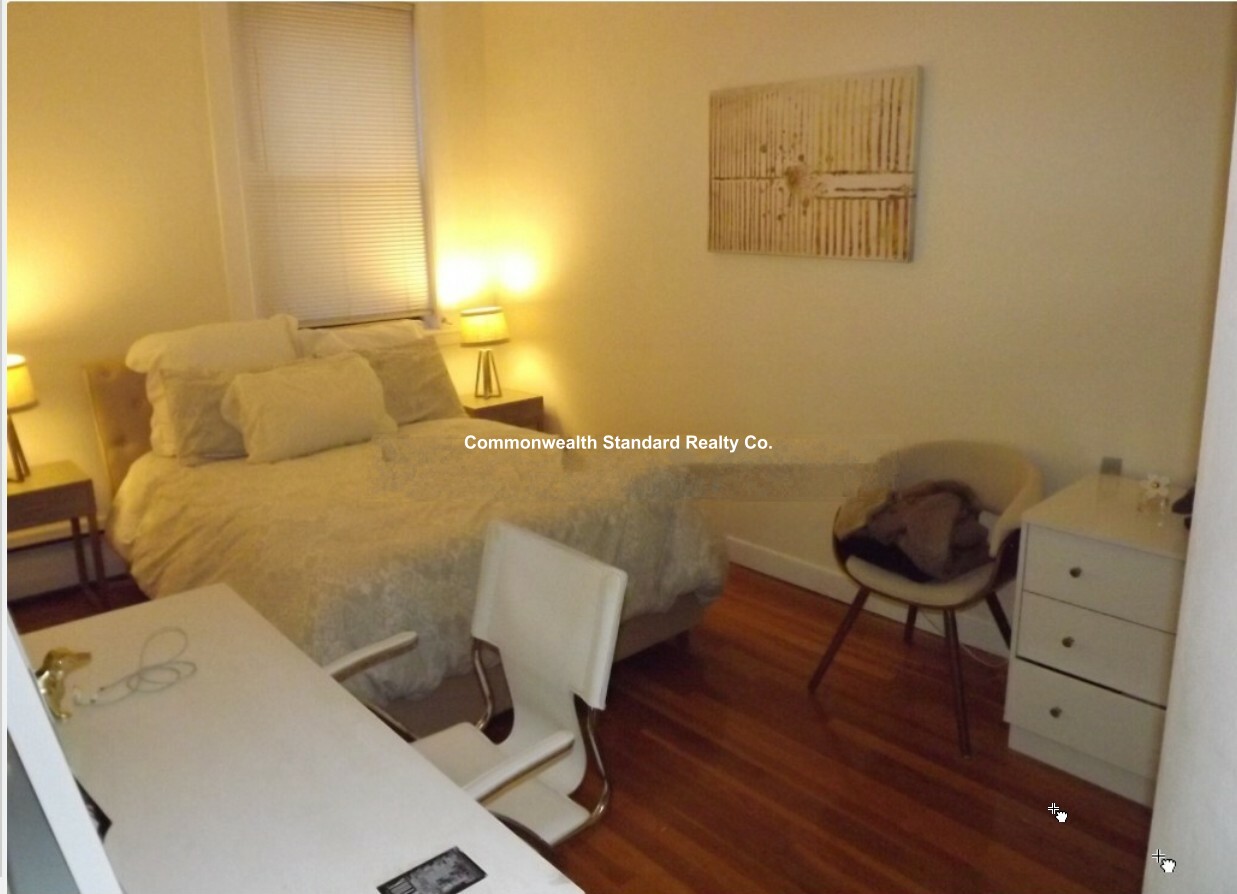 922 Beacon St, Fenway