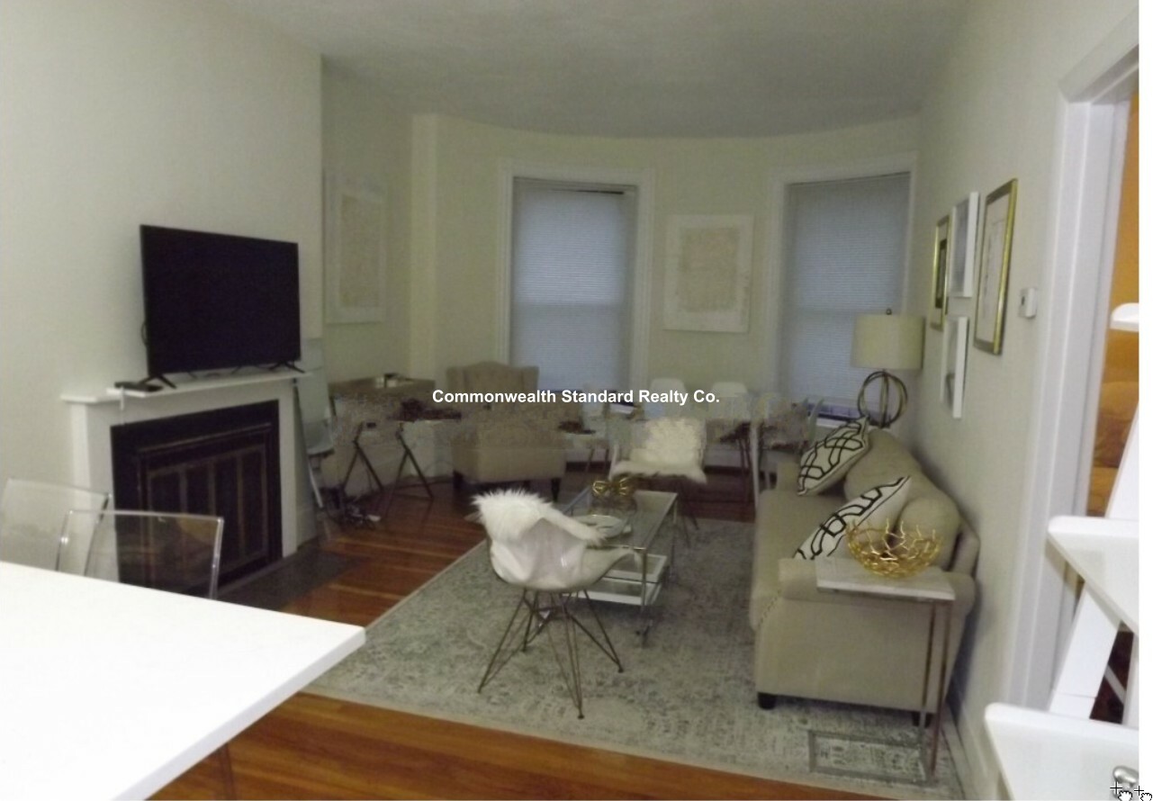 922 Beacon St, Fenway