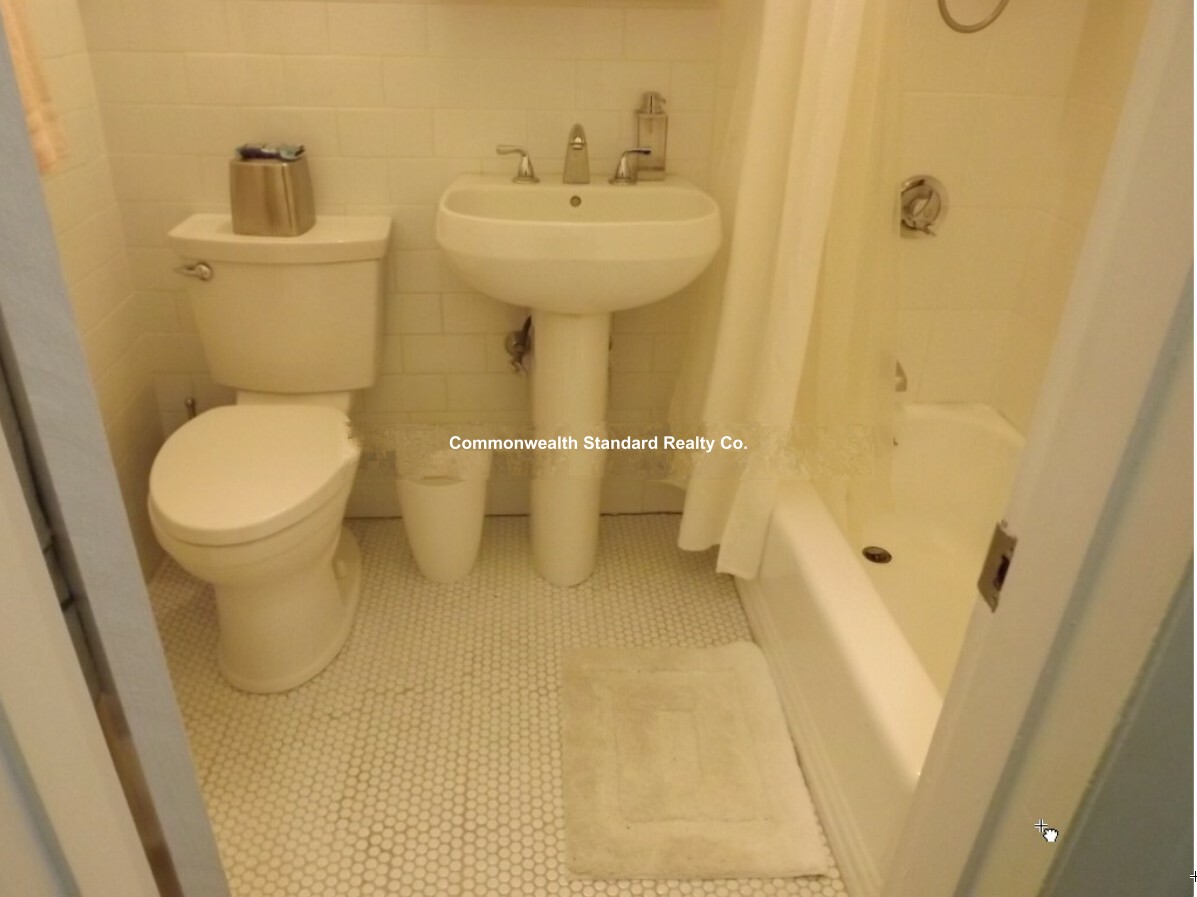 922 Beacon St, Fenway