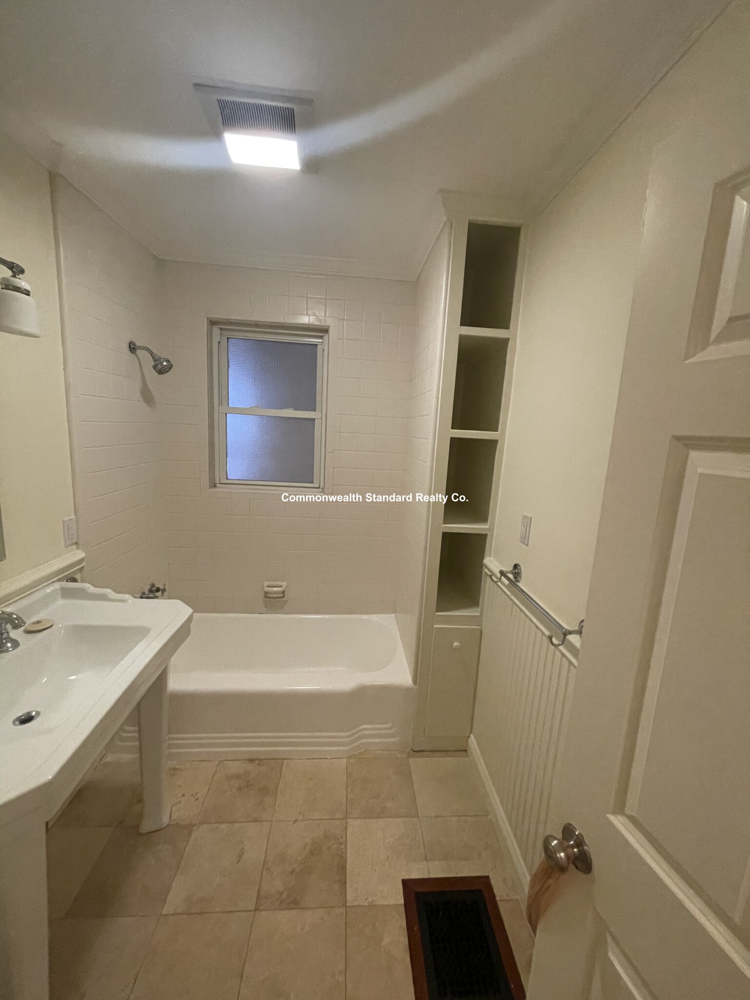 17 Hillside Rd, Newton Highlands