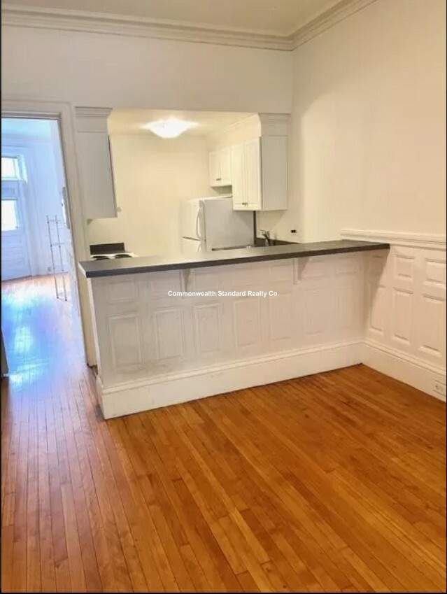 174 Bay State Rd, Fenway