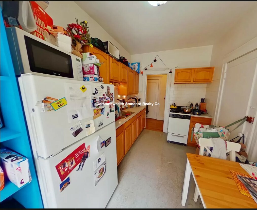 2 bed, 2 bath apartment for rent at 15 Melvin Ave Unit 4, Brighton — photo 3 of 9