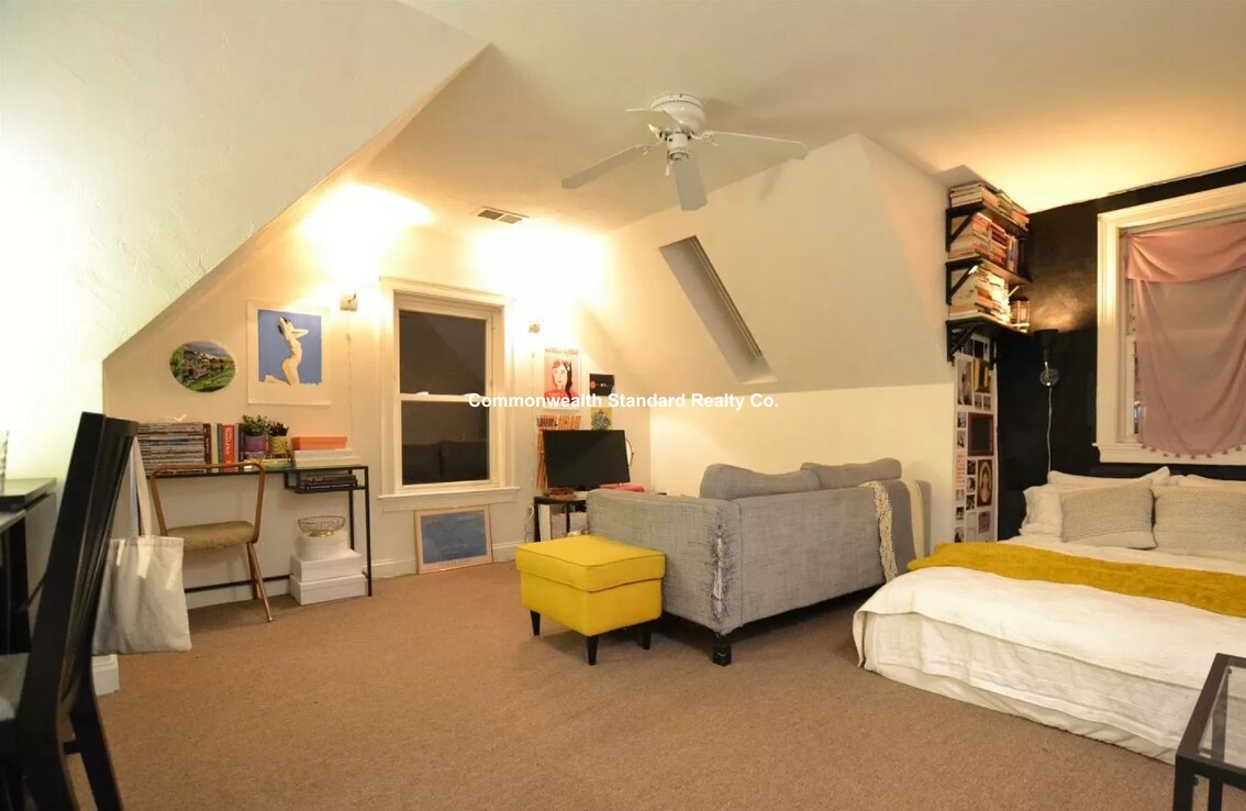 17 Pratt St, Allston