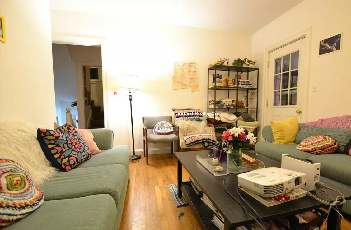 17 Pratt St, Allston