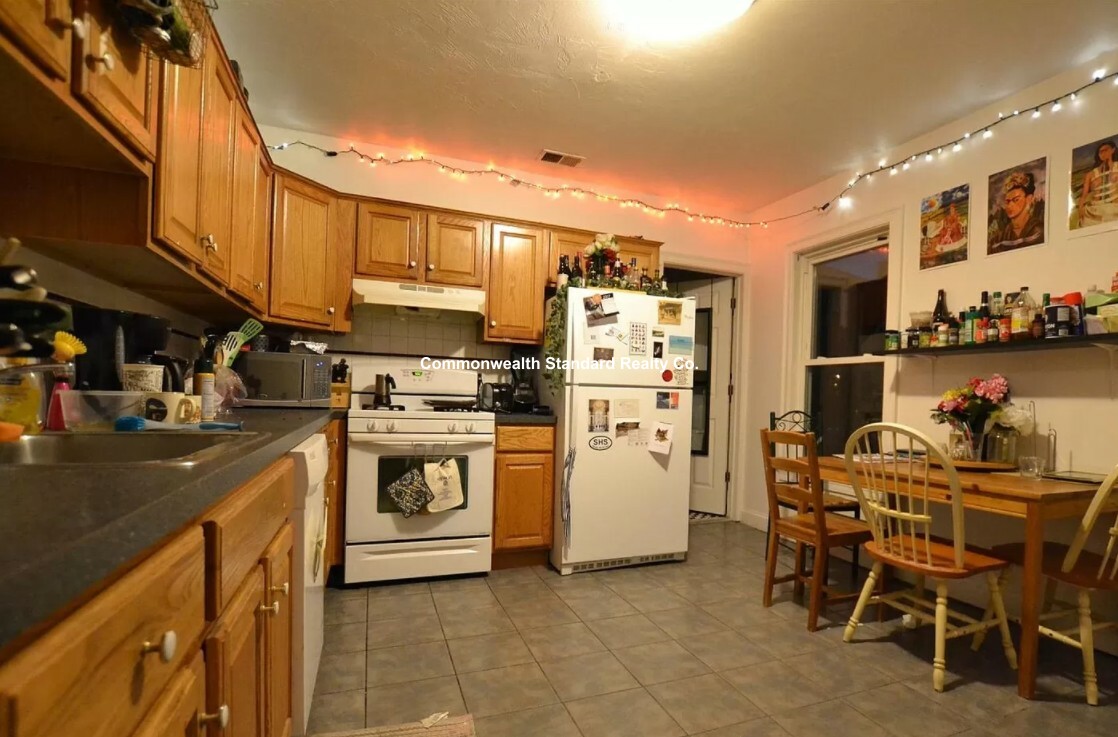 17 Pratt St, Allston