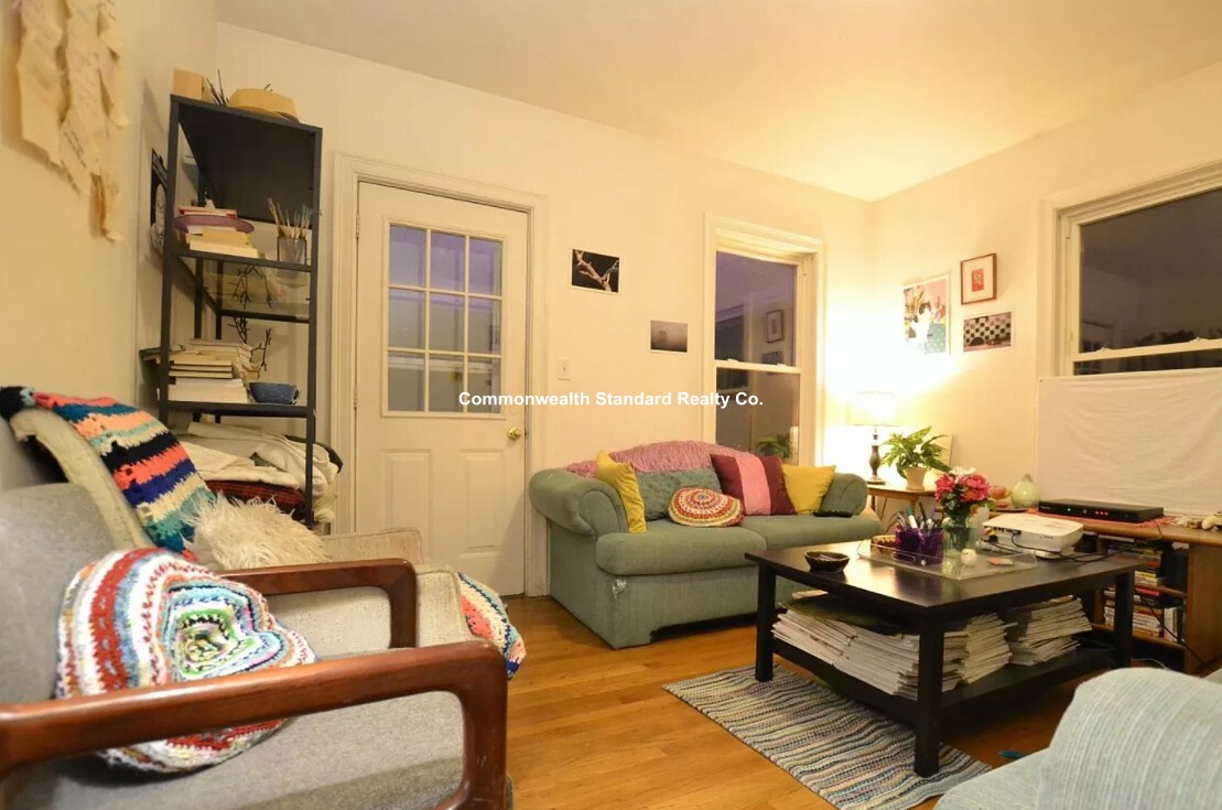 17 Pratt St, Allston