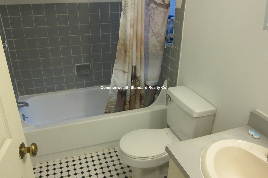 829 Beacon St, Fenway