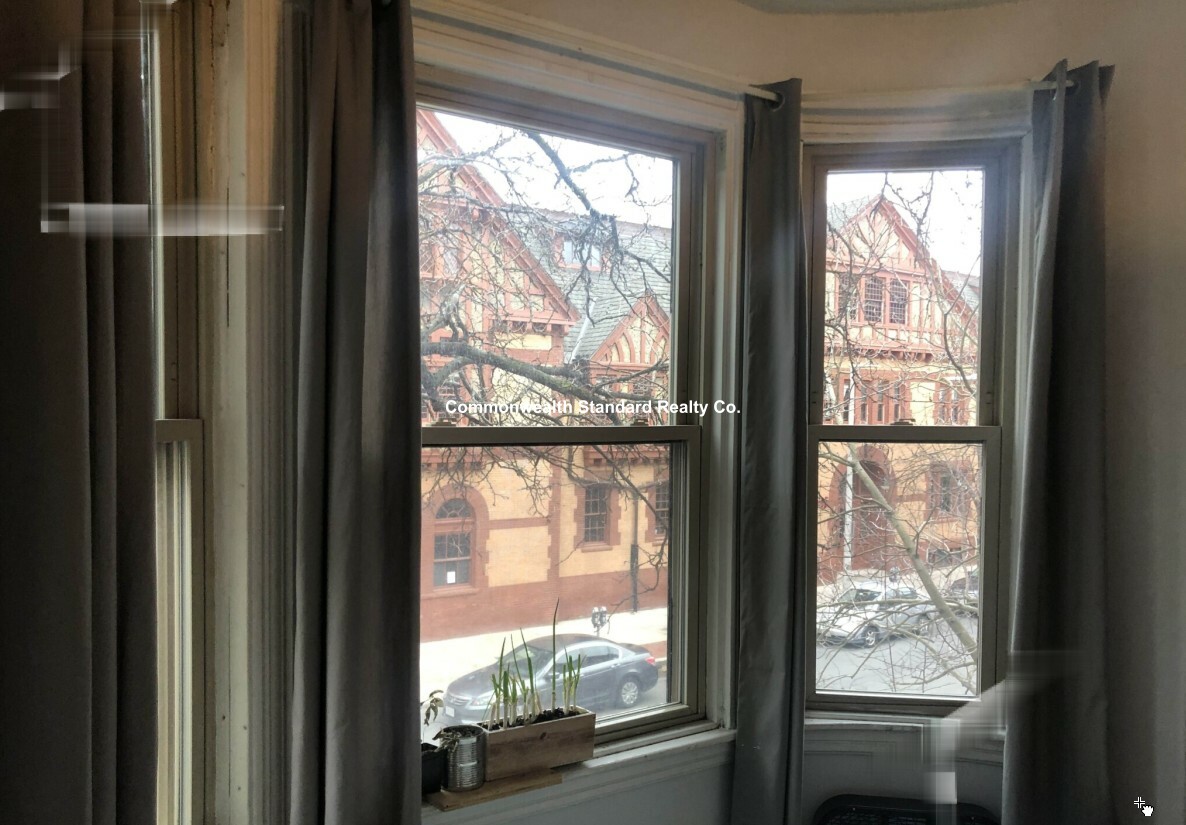 2 bed, 1 bath apartment for rent at 43 Hemenway St Unit 4, Fenway — photo 5 of 7