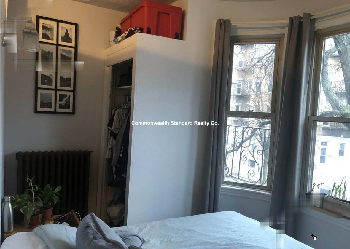 2 bed, 1 bath apartment for rent at 43 Hemenway St Unit 4, Fenway — photo 3 of 7