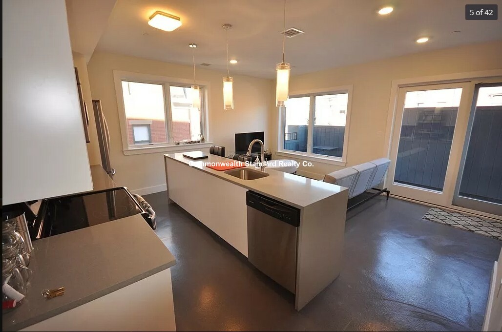 1 Parmelee, South End