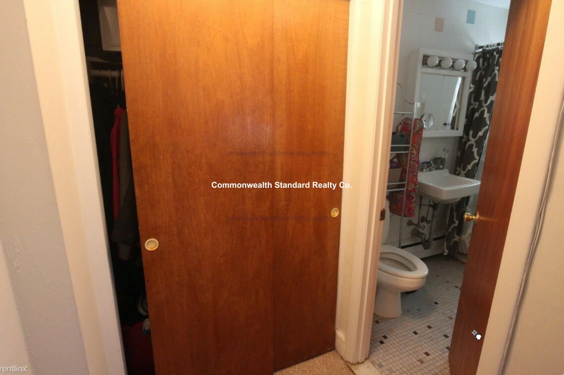 50 Parkman St, North Brookline