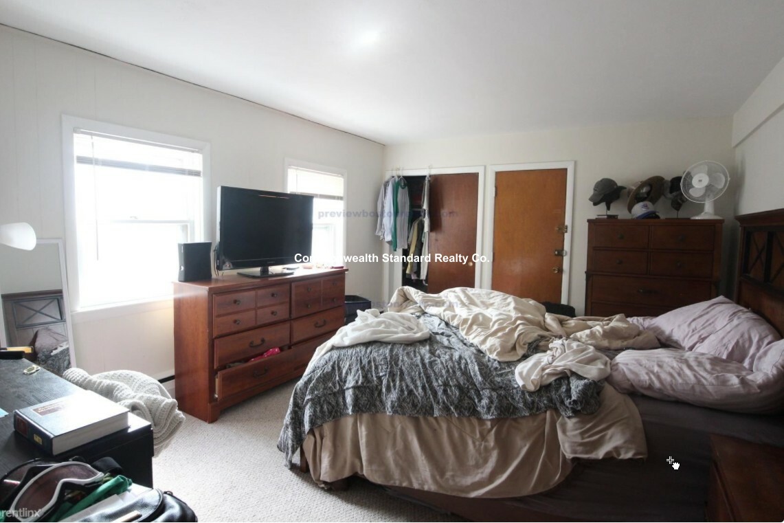 50 Parkman St, North Brookline