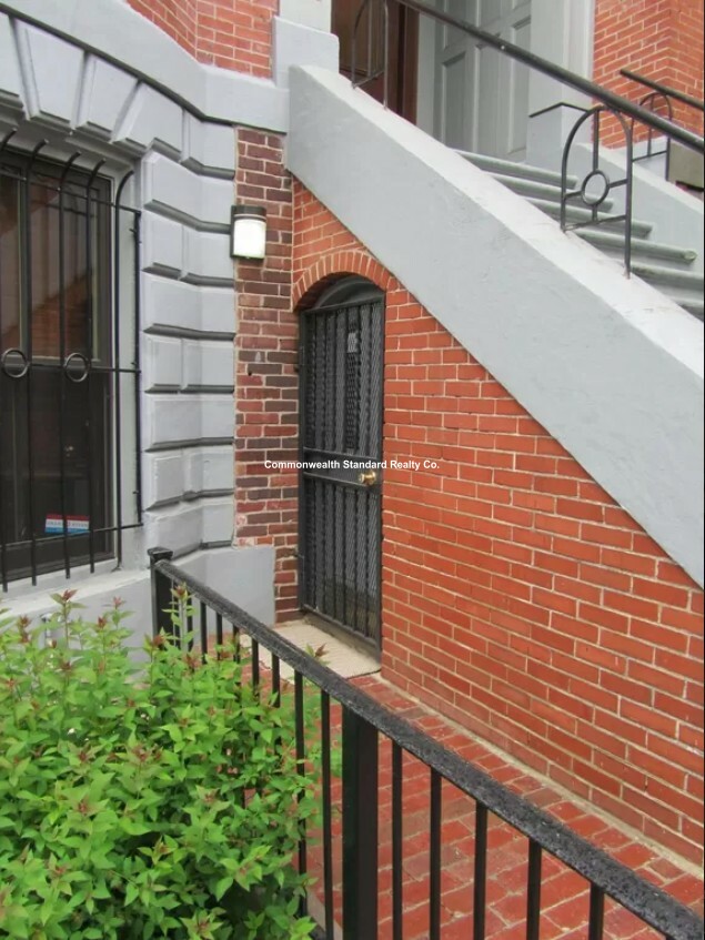 3 Worcester Sq, South End