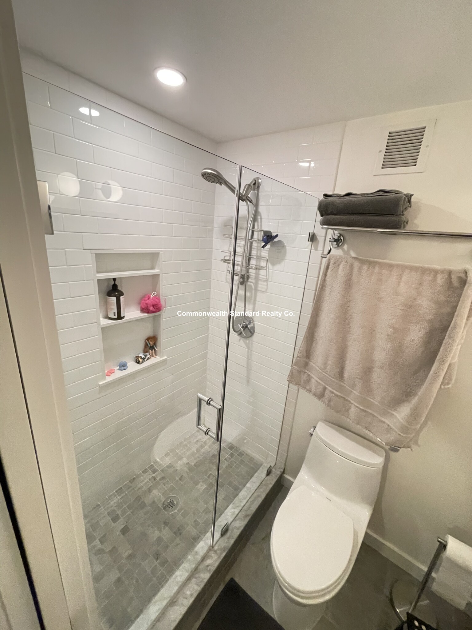 17 Saint Marys Ct, Longwood