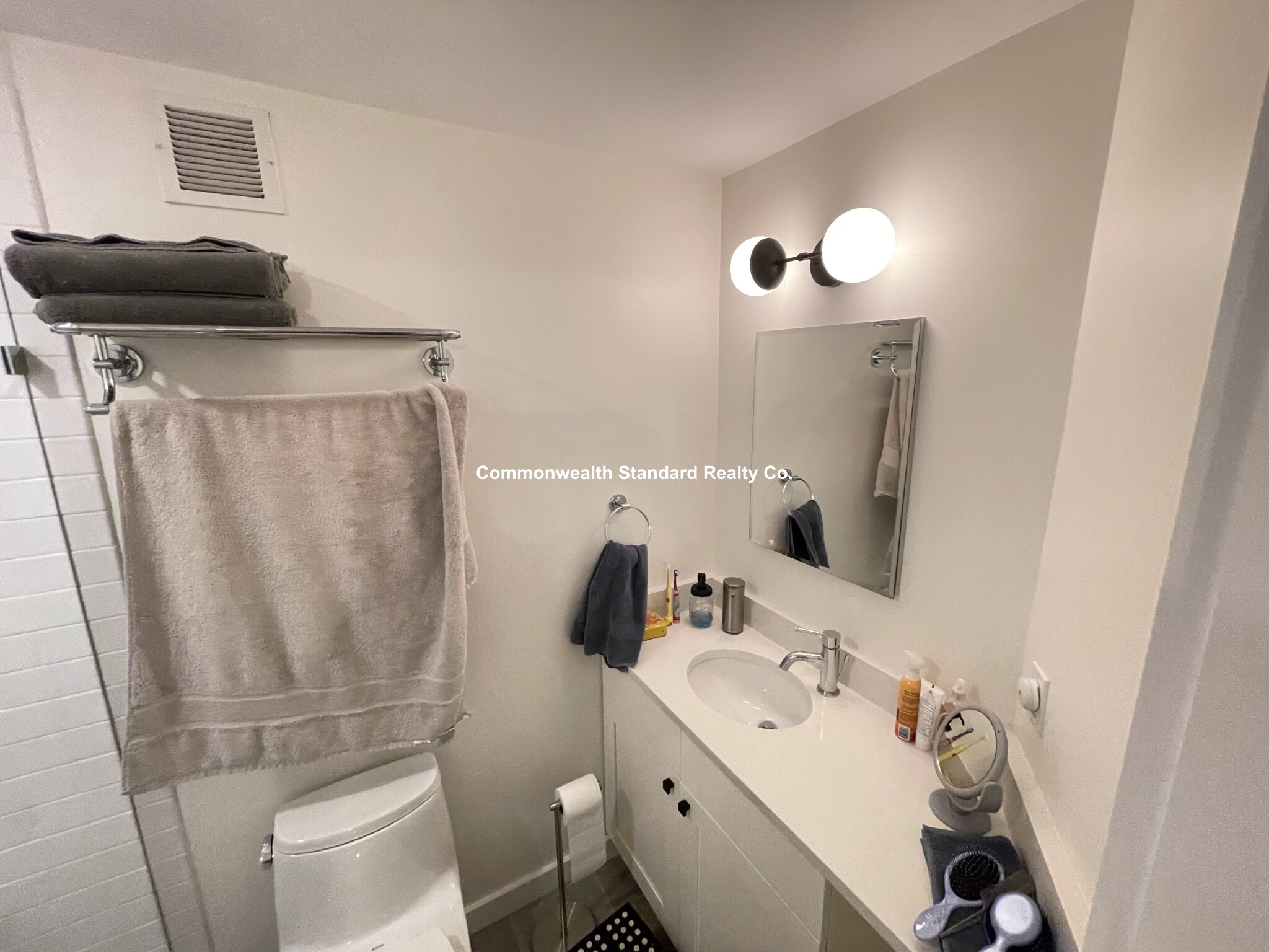 17 Saint Marys Ct, Longwood